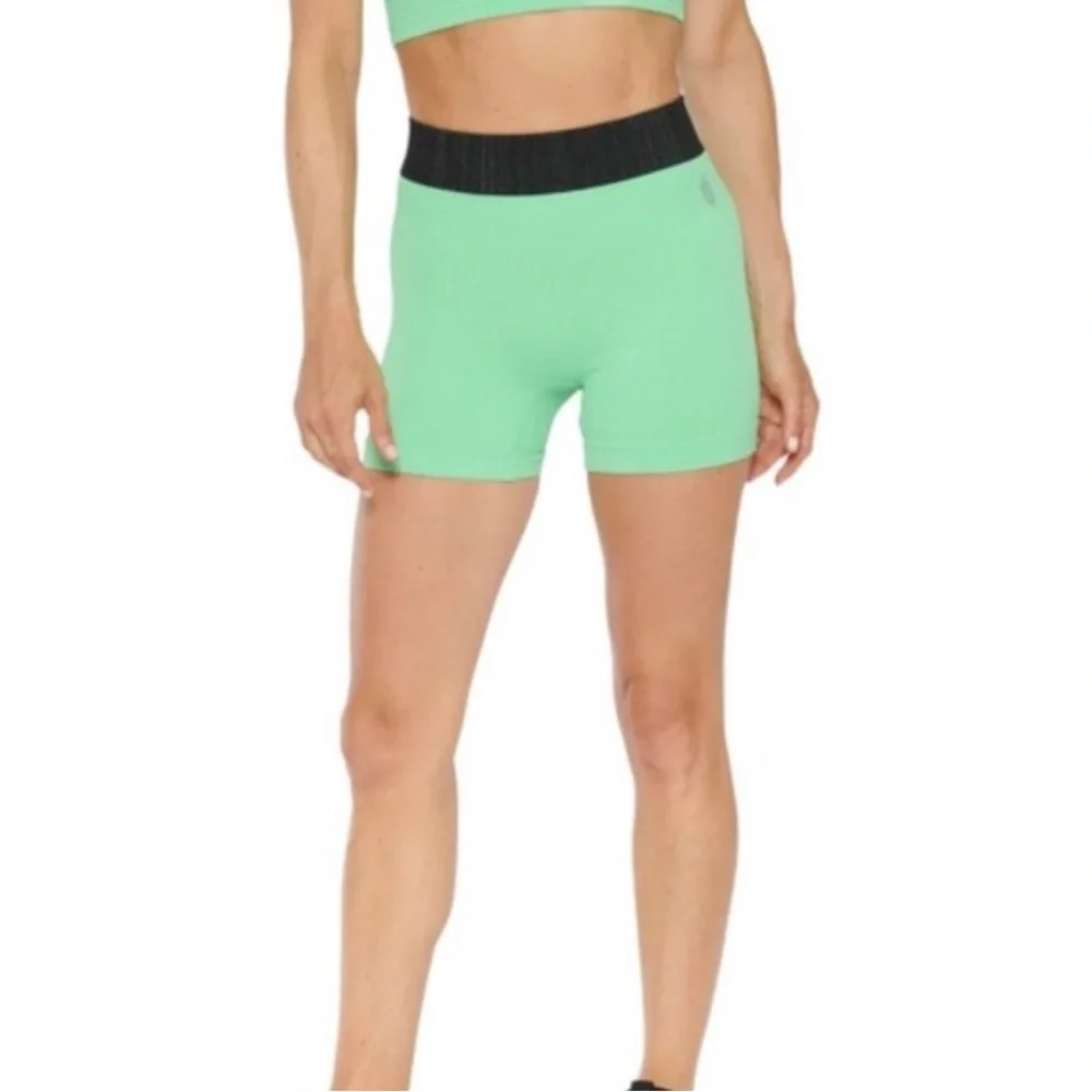 💫 FP MOVEMENT by FREE PEOPLE Seamless Short in Fresh Cut M/L NWT